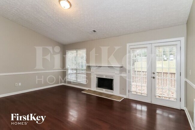 Building Photo - 1822 Cres Hill Dr NW
