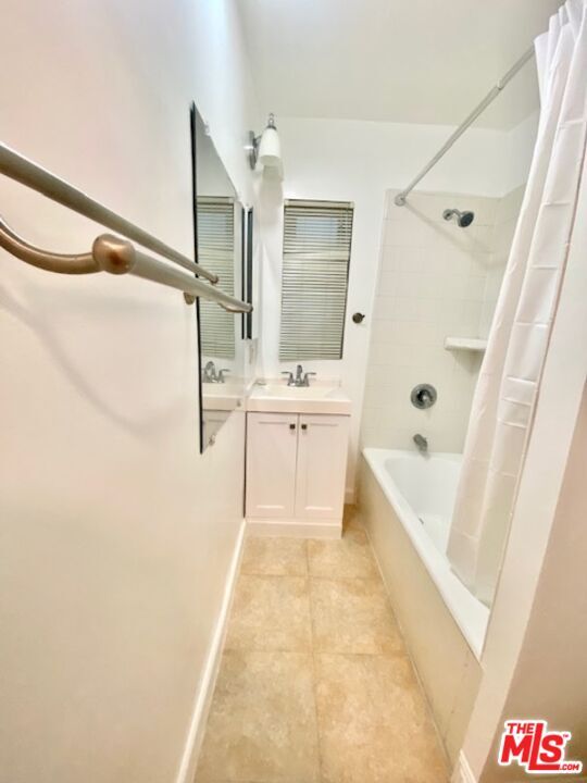 Foto del edificio - 1040 N Sweetzer Ave