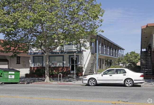 Foto del edificio - 1621 Alum Rock Ave
