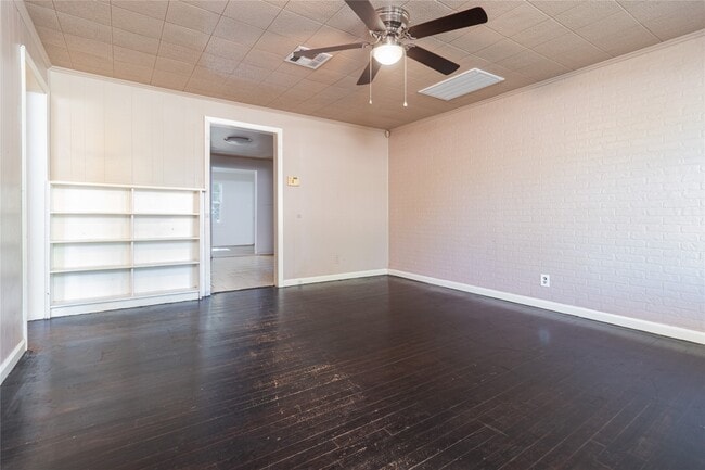Building Photo - 4425 Harding Dr