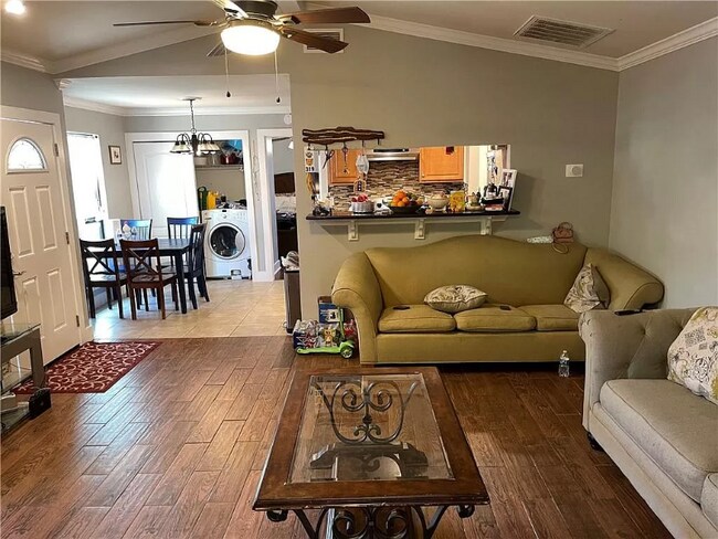 Foto del edificio - 605 Luther Dr