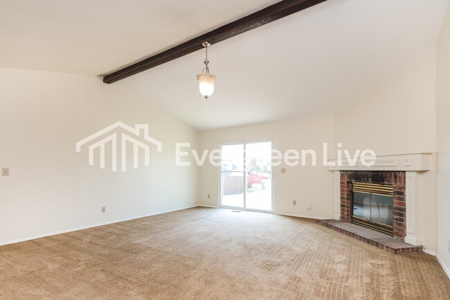 Foto del edificio - 6800 Deer Bluff Dr