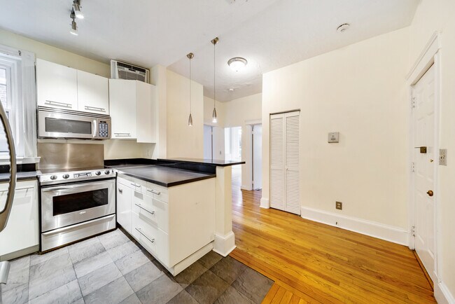 Photo - 137 Peterborough St Apartment