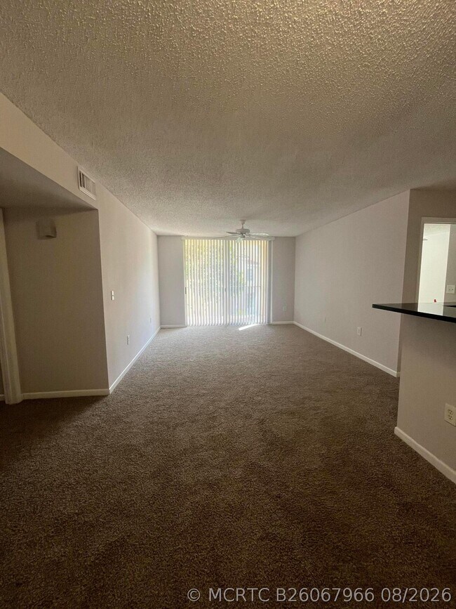 Foto del edificio - 1755 Village Blvd