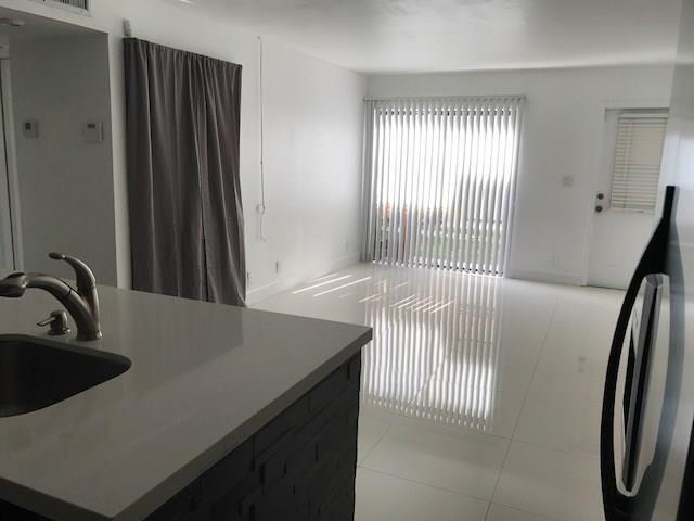 Foto del edificio - 2661 Riverside Dr