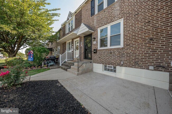 Building Photo - 239 Westbrook Dr