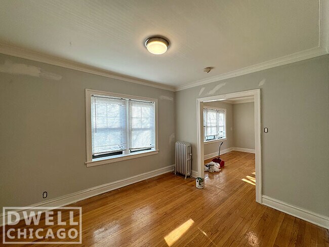 Building Photo - 5650 W Leland Ave