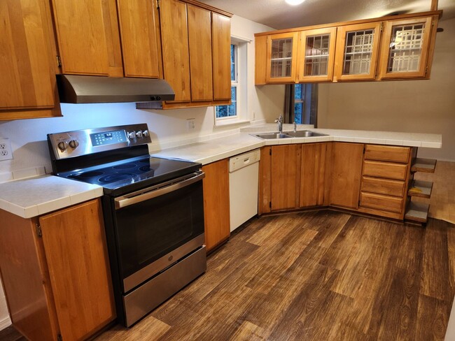 Building Photo - 3 Bedroom Update Mobile Home Located In Qu...