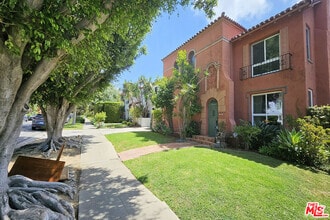 Building Photo - 1152 S Hayworth Ave