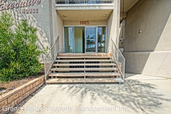 Building Photo - 1625 E Maple Ave