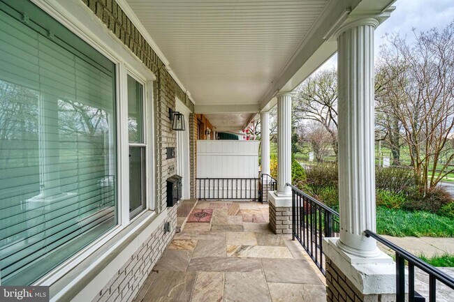 Building Photo - 415 Quincy St NW