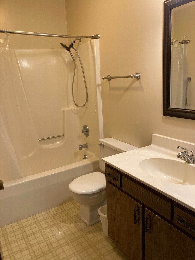 2714 Heritage Dr Unit 2714, Champaign, IL 61822 Condo for Rent in