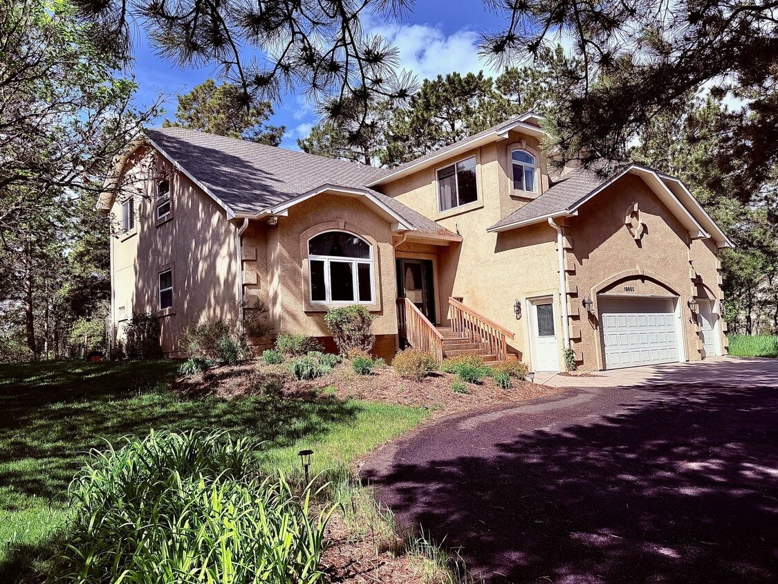 Primary Photo - Warm & Spacious Woodmoor Home in a Fantast...