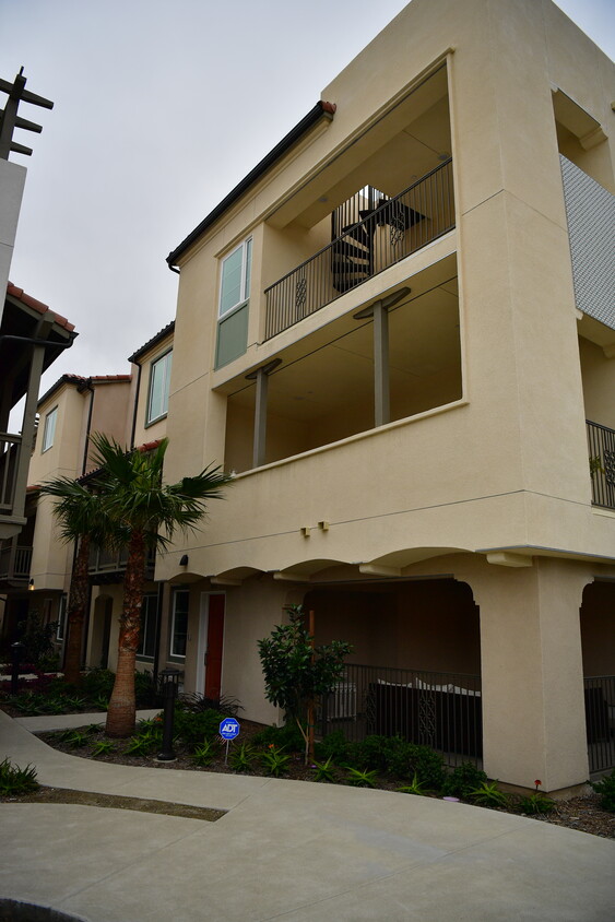 Primary Photo - 3094 Doheny Way