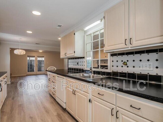 Foto del edificio - 8358 Knights Bridge Rd