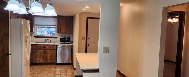 Building Photo - 35097 Whispering Oaks Blvd
