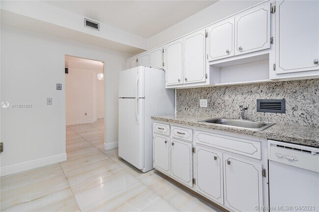 Building Photo - 10185 Collins Ave