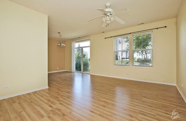 Foto del edificio - 2806 Falling Waters Ln