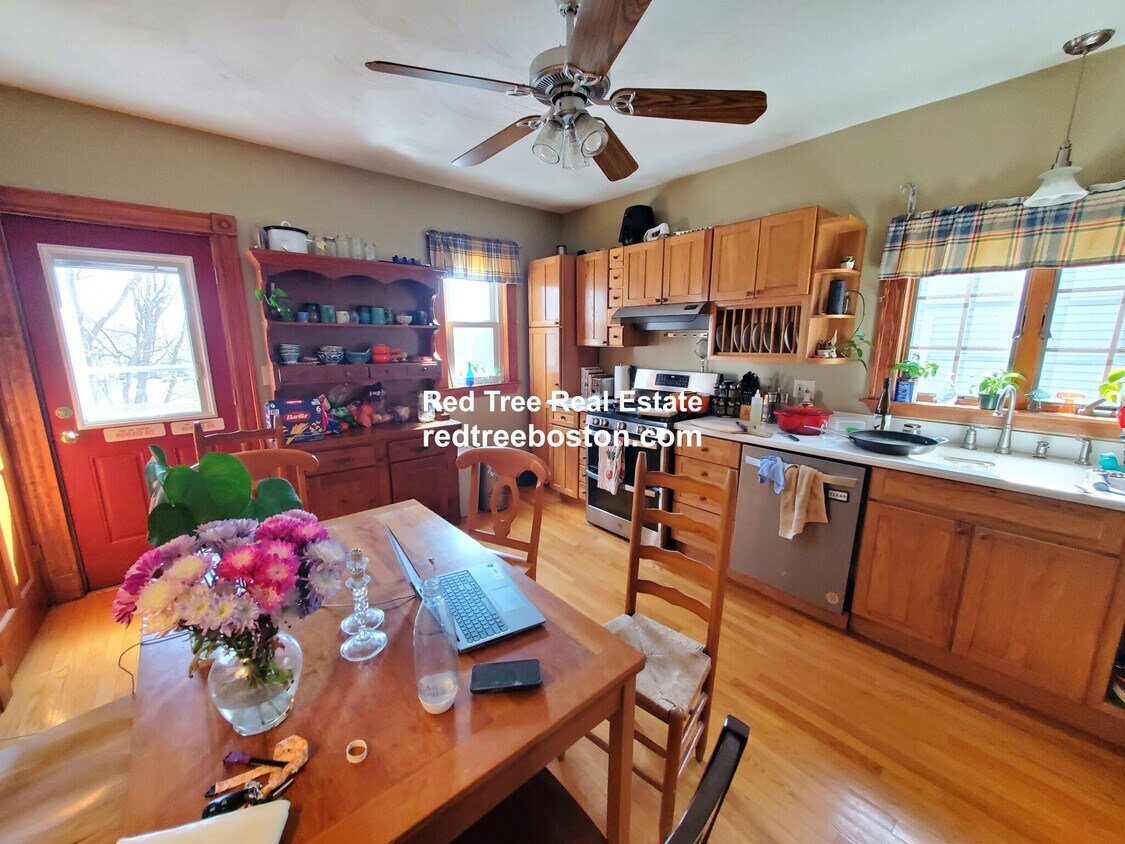 Foto principal - 121 Lowell St