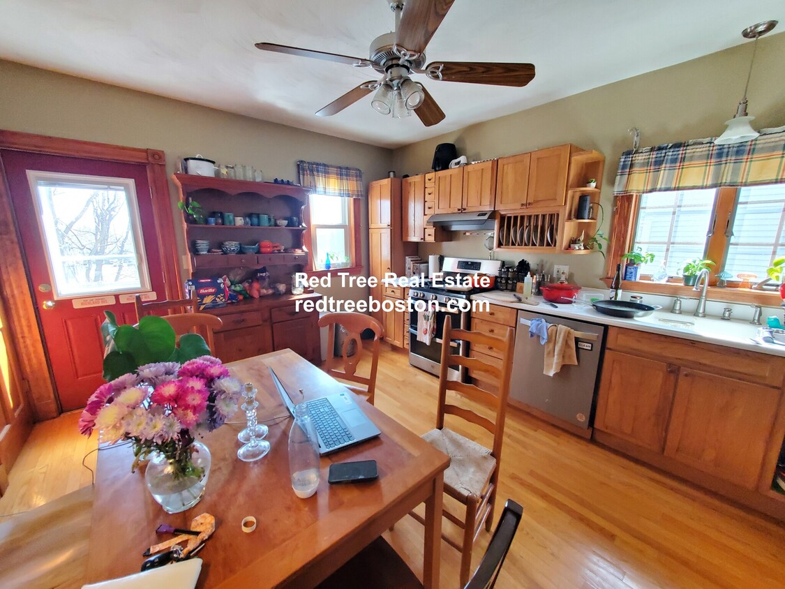 Primary Photo - 121 Lowell St