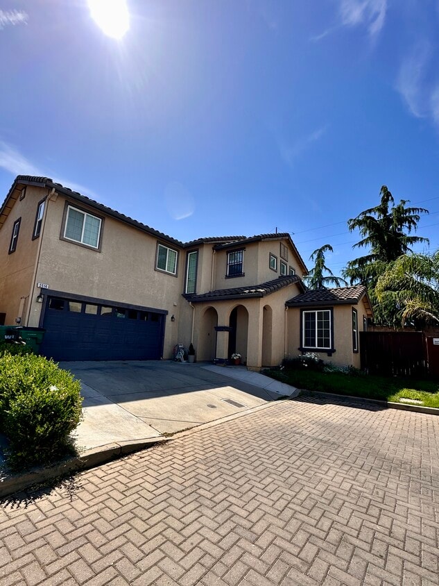 Primary Photo - 2514 Mercato Ln