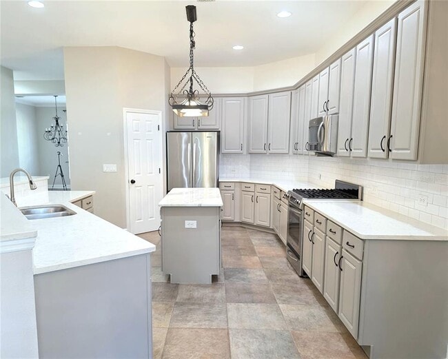 Foto del edificio - 511 Crowned Eagle Ct