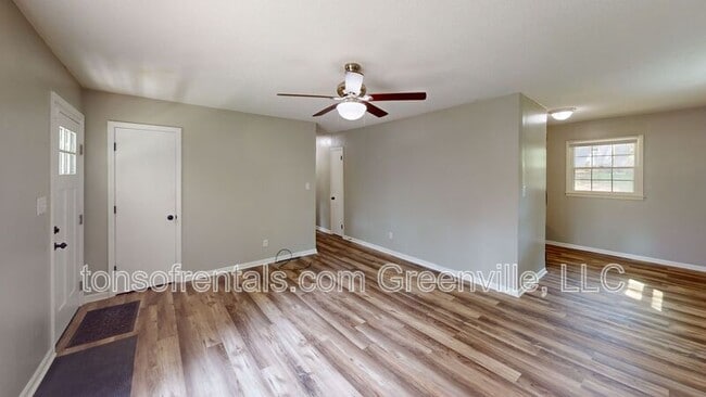 Building Photo - 205 Carlton Dr
