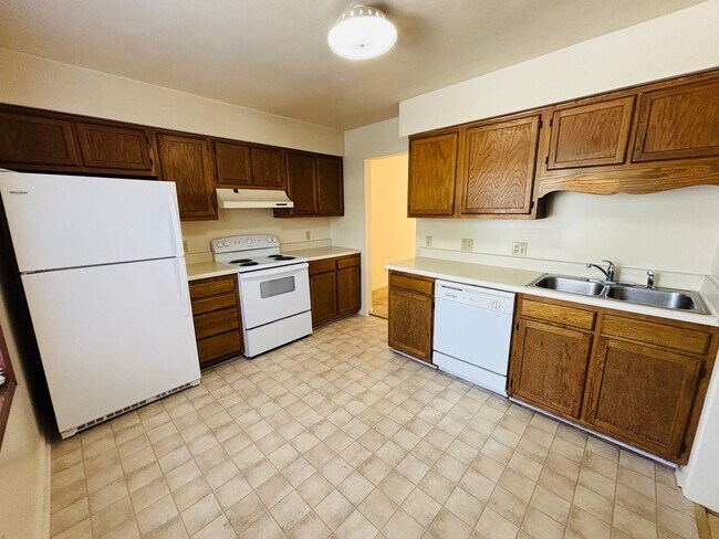 Foto del edificio - 4 Bedroom 3.5 Bath Townhouse