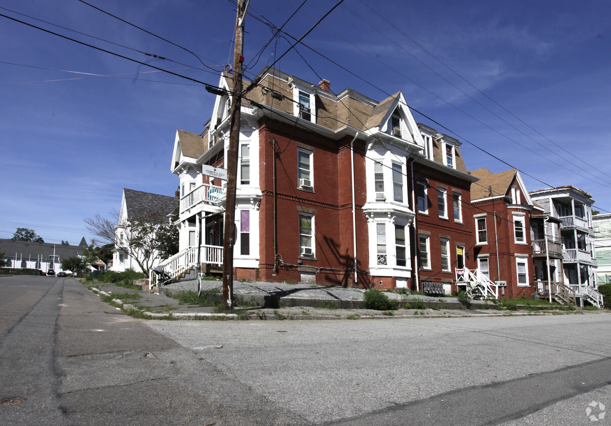 Building Photo - 16-18 Beacon St