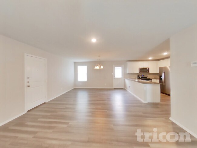 Building Photo - 102 Elizondo Way