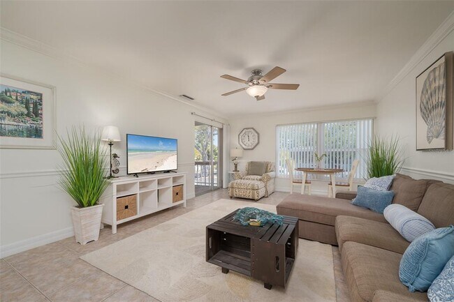 Foto del edificio - 3360 S Osprey Ave