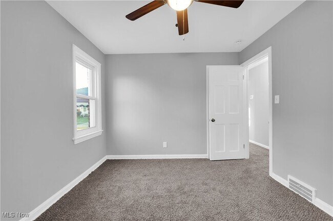 Foto del edificio - 3424 Fortune Ave