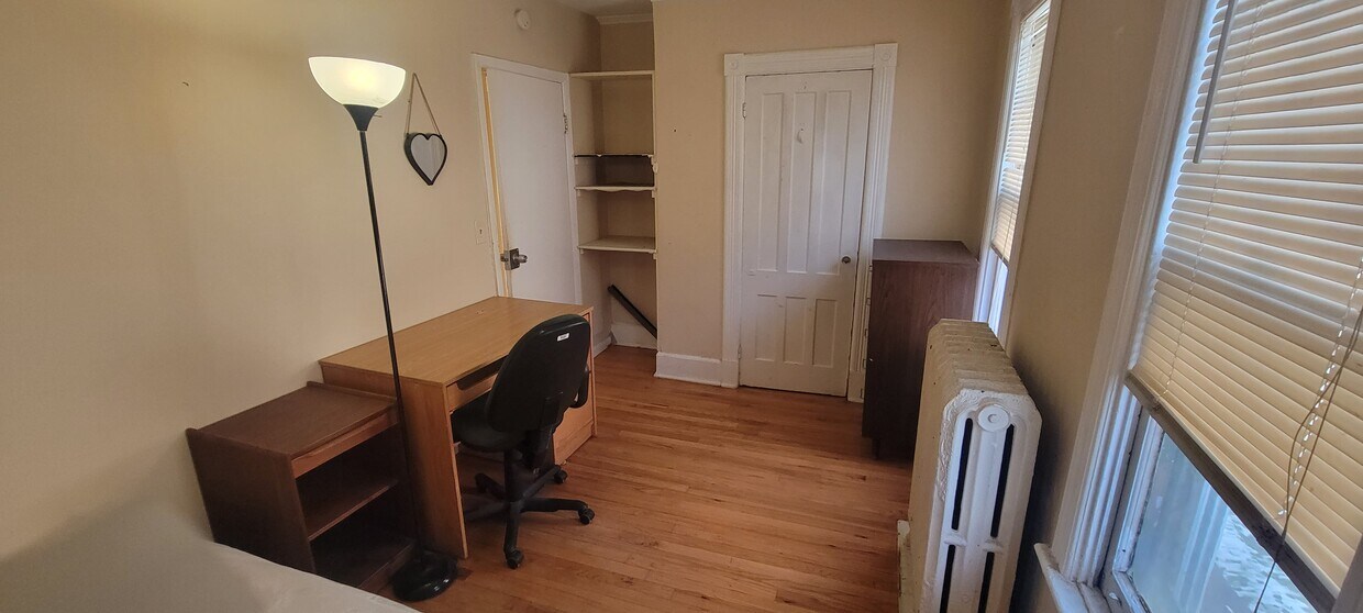 Dormitorio - 310 Western Ave