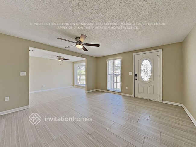 Foto del edificio - 8261 Greenleaf Cir