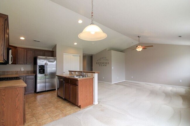 Building Photo - 6318 Glacier Peak Dr