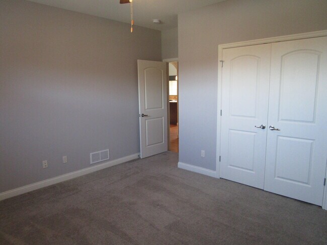 Foto del edificio - 2420 Boulder Springs Dr