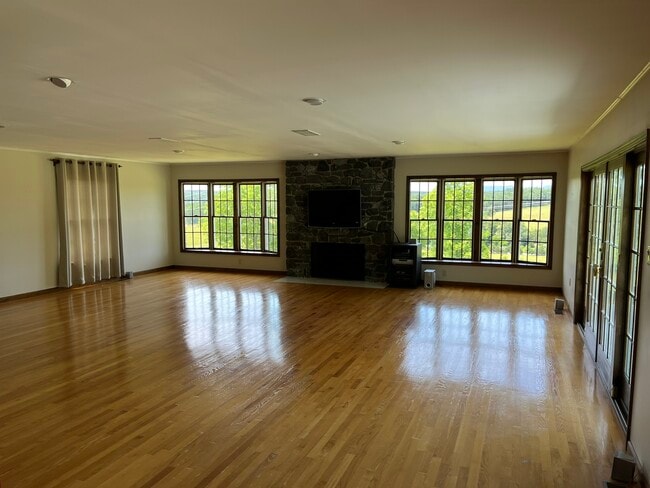 Building Photo - 1281 Stony Hill Rd
