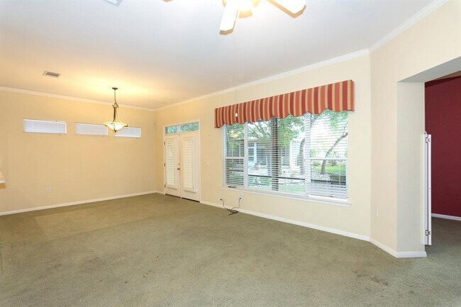 Foto del edificio - 102 Harness Ln