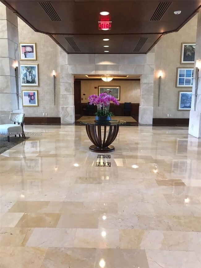 Foto del edificio - 19501 W Country Club Dr