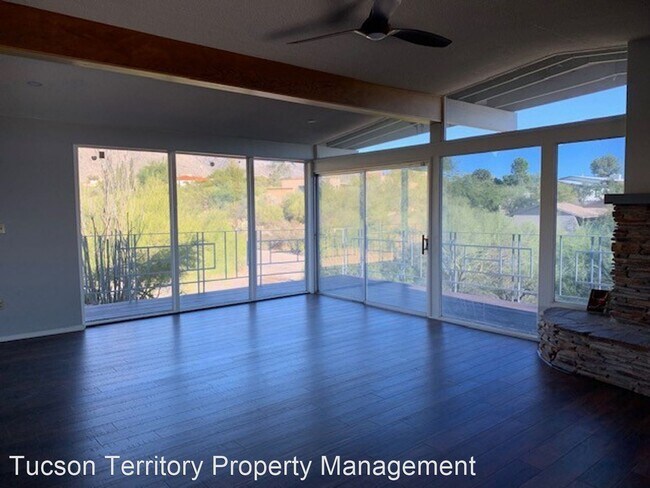Foto del edificio - 4 br, 3 bath House - 7035 N. Skyway Drive