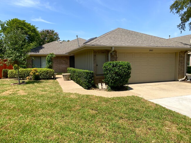 Front of house - 3907 Winter Park Ln