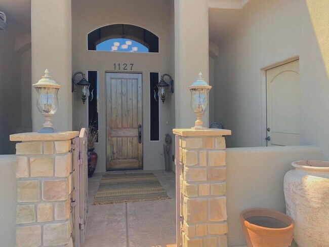 Foto del edificio - This Gorgeous Home is in the Tonaquint Ter...