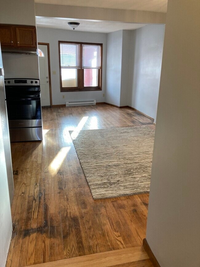 322 Lincoln Hwy, DeKalb, IL 60115 House Rental in DeKalb, IL