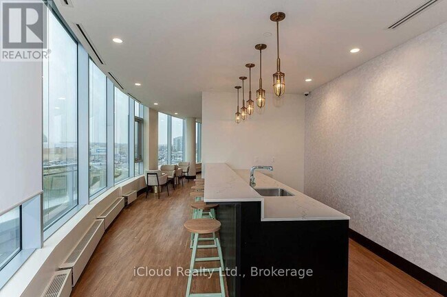 Photo du bâtiment - 2520 Eglinton Ave W