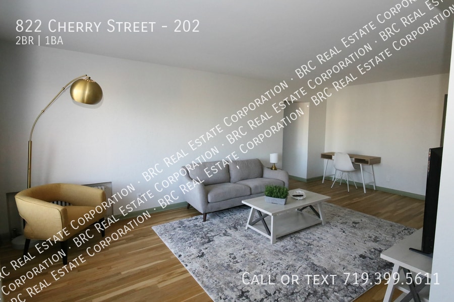 Building Photo - 822 Cherry St