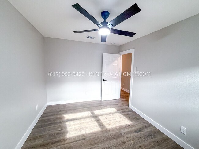 Foto del edificio - 6023 Heatherbrook Dr