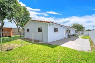 Building Photo - 1255 NW 32nd Ct