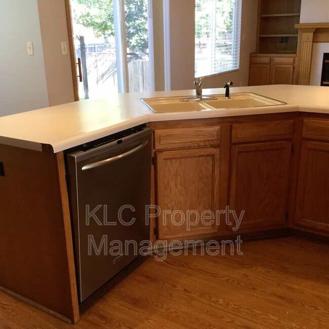 Building Photo - 1914 NW School St