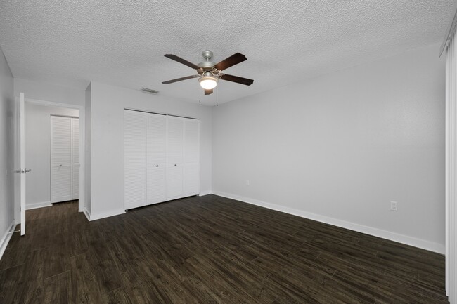 Building Photo - 10723 Buckingham Ct