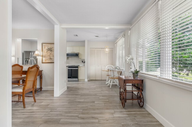 Building Photo - 4 Jasmine Run